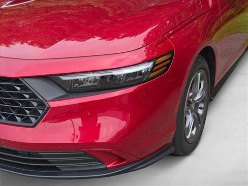 Used 2024 Honda Accord EX image 11