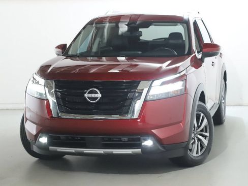 Used 2022 Nissan Pathfinder SL AWD/4WD image 3