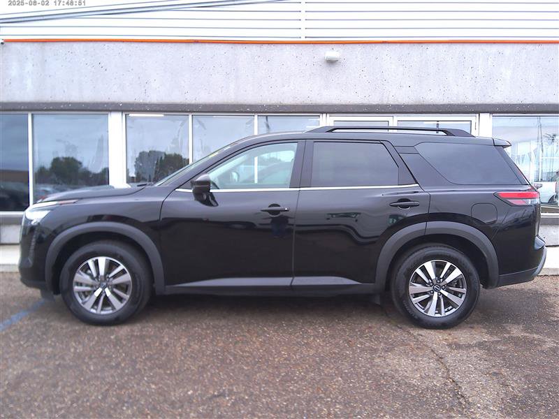 Used 2026 Nissan Pathfinder SL AWD/4WD image 2