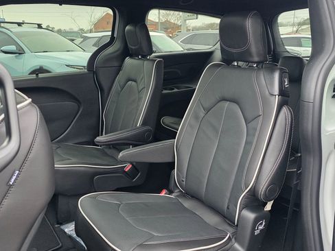 New 2026 Chrysler Pacifica Limited w/ S Appearance Package image 28