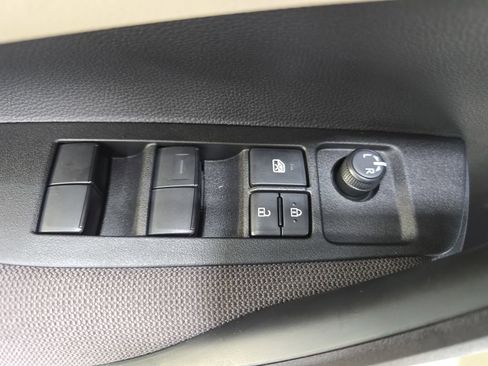 Used 2025 Toyota Corolla LE image 28