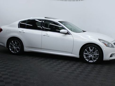 Used 2013 INFINITI G37 Journey w/ Premium Pkg image 3