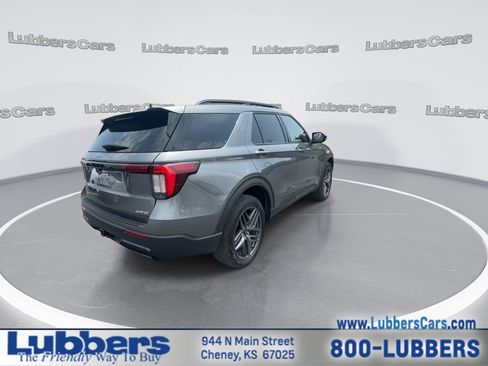 Used 2025 Ford Explorer ST-Line w/ ST-Line Street Pack AWD/4WD image 8