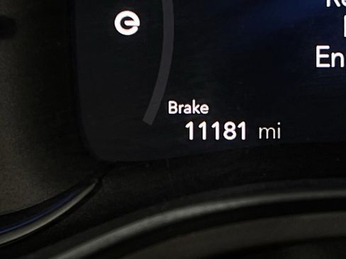 Used 2022 Chrysler Pacifica Limited w/ Uconnect Theater Family Group image 18