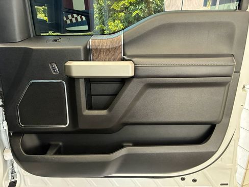 Used 2019 Ford F250 Lariat w/ Lariat Ultimate Package AWD/4WD image 16