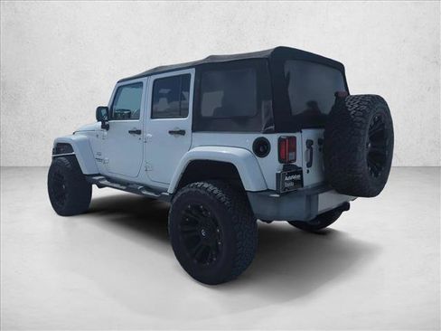 Used 2017 Jeep Wrangler Unlimited Sahara w/ Dual Top Group AWD/4WD image 7