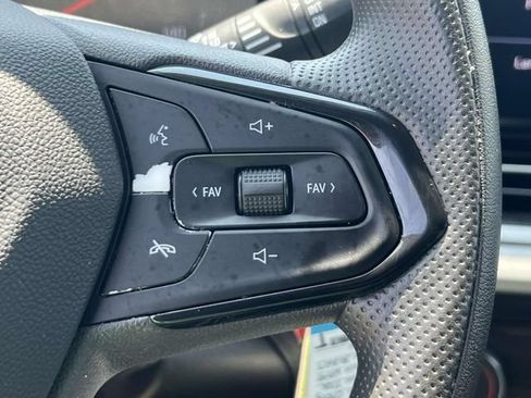 Used 2025 Chevrolet Trax LS w/ LS Convenience Package FWD image 20
