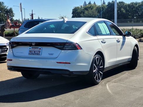 Used 2024 Honda Accord Touring image 4