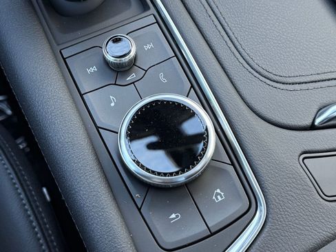 New 2025 Cadillac XT6 Luxury image 28