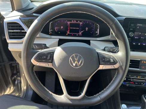 Certified 2025 Volkswagen Taos SEL image 17