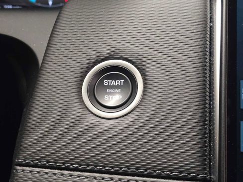 Certified 2025 Land Rover Discovery Sport Dynamic SE image 30