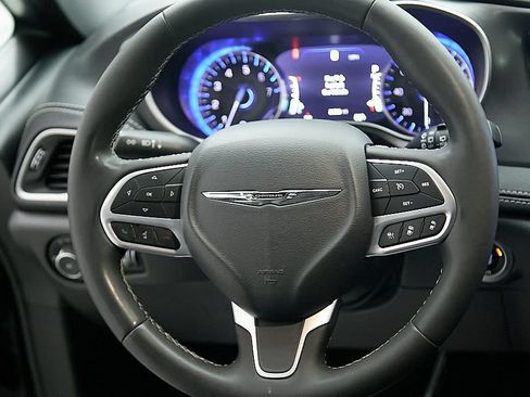 Used 2025 Chrysler Pacifica Select AWD/4WD image 23