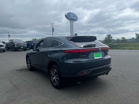 Used 2022 Toyota Venza LE AWD/4WD image 3