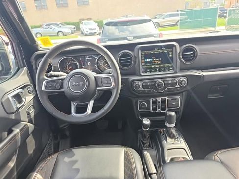 Used 2023 Jeep Gladiator Overland AWD/4WD image 5