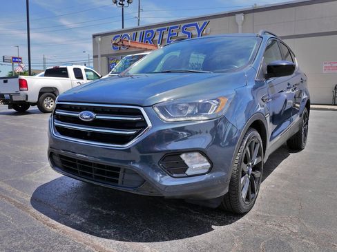 Used 2019 Ford Escape SE FWD image 2
