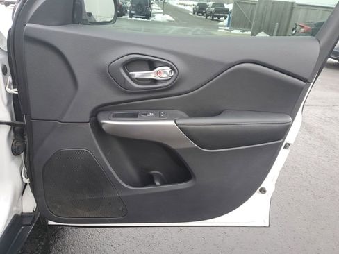 Used 2019 Jeep Cherokee Latitude Plus image 29