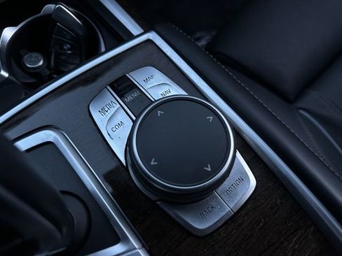 Used 2020 BMW 740i w/ Premium Package image 35