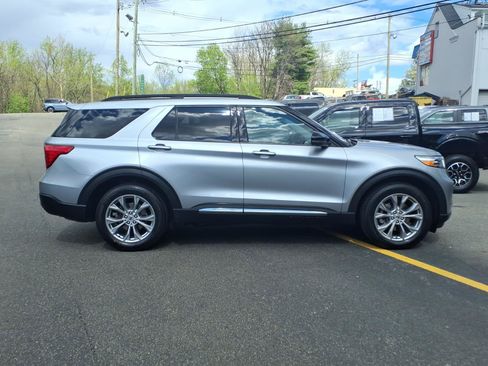 Certified 2023 Ford Explorer XLT w/ Equipment Group 202A AWD/4WD image 9