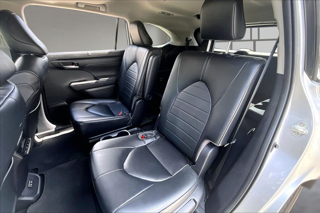 Used 2023 Toyota Highlander XLE FWD image 21