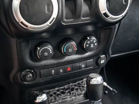 Used 2011 Jeep Wrangler Sahara image 27