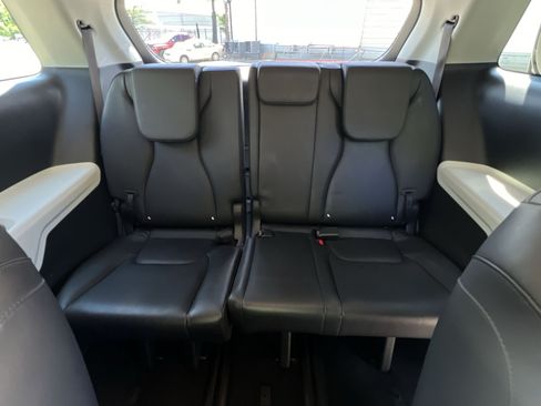 Used 2024 Kia Carnival LX FWD image 42