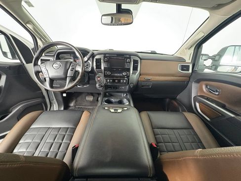 Used 2019 Nissan Titan Platinum Reserve w/ Platinum Utility Package AWD/4WD image 4