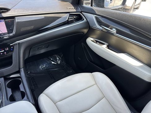 Used 2020 Cadillac XT6 Sport AWD/4WD image 16