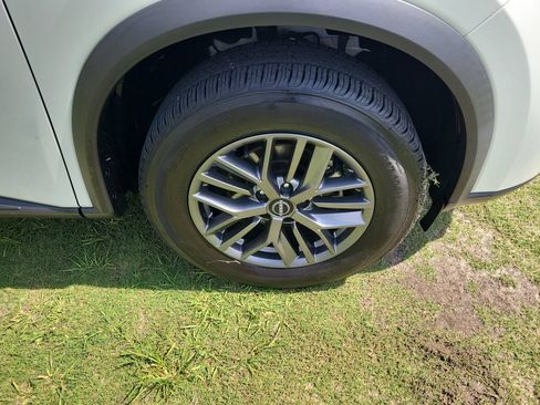 Used 2024 Nissan Rogue S FWD image 7