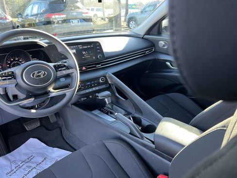 Used 2023 Hyundai Elantra SEL image 30