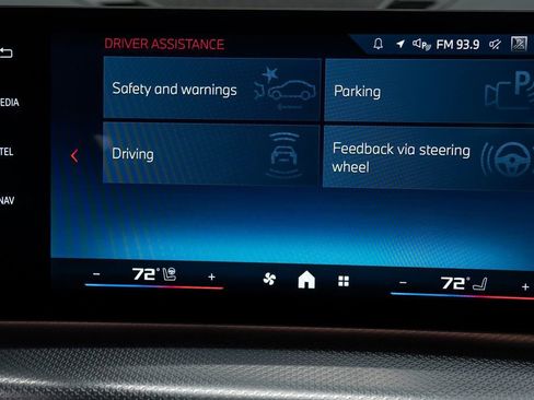 Used 2024 BMW X1 w/ M Sport Line w/ Premium Package image 30