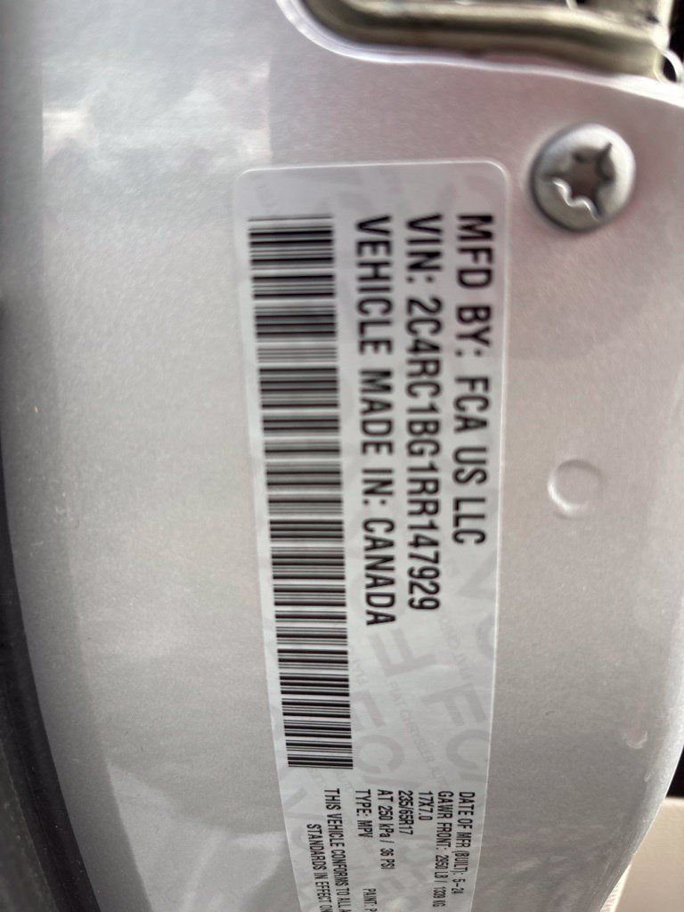 Used 2024 Chrysler Pacifica Touring-L FWD image 10