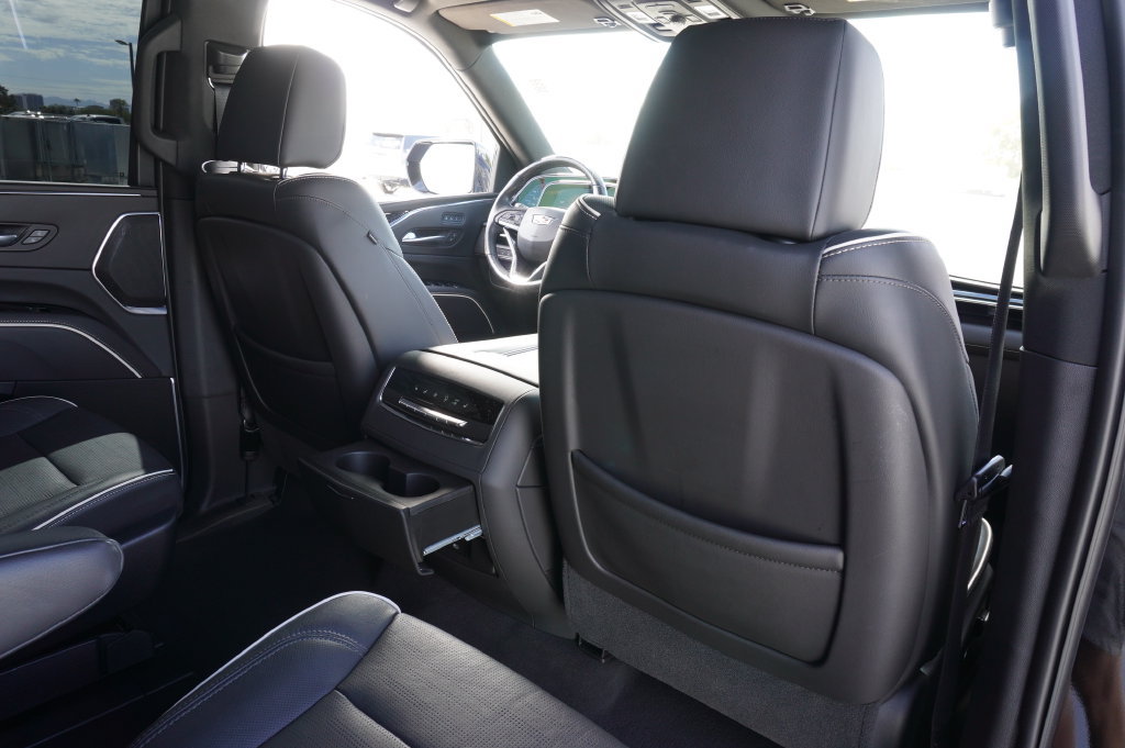 Used 2021 Cadillac Escalade ESV Sport w/ LPO, ONYX Package AWD/4WD image 11