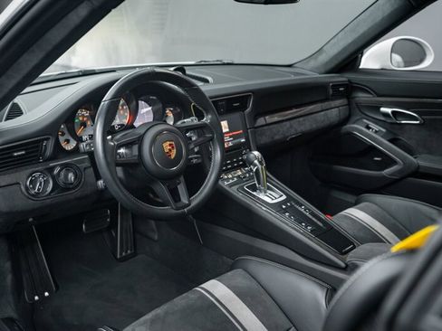 Used 2018 Porsche 911 GT3 image 21
