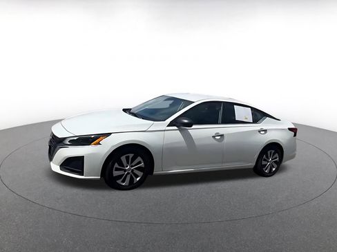 Used 2024 Nissan Altima 2.5 S image 8