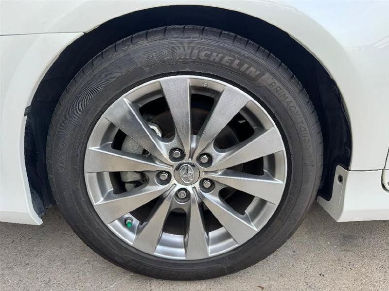 Used 2011 Toyota Avalon Limited FWD image 16