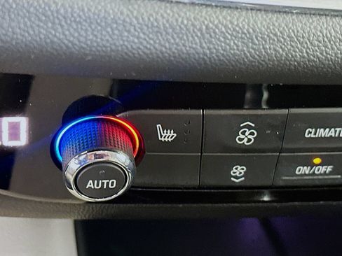 Used 2018 Buick Enclave Essence FWD image 19