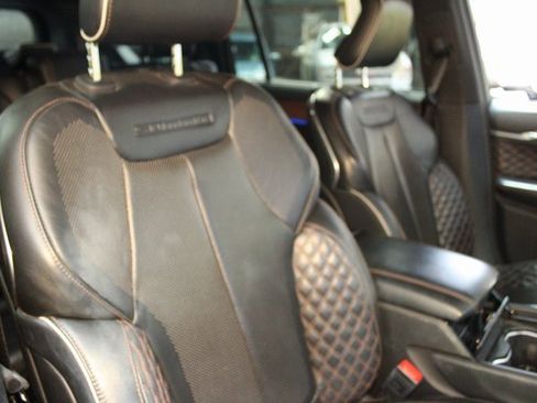 Used 2021 Jeep Grand Cherokee L Summit w/ Luxury Tech Group V image 11