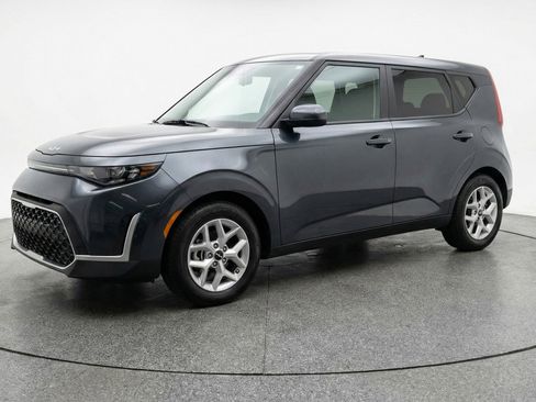 Used 2025 Kia Soul LX w/ LX Technology Package image 3