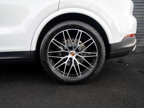 New 2026 Porsche Cayenne Base image 8