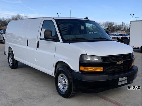 Used 2025 Chevrolet Express 2500 Extended w/ Communications Package image 3