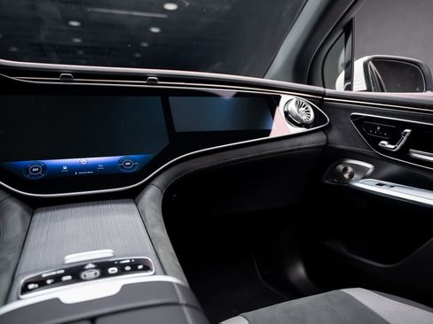 Used 2024 Mercedes-Benz EQE AMG 4MATIC SUV image 43