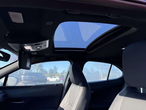 Used 2025 Lexus UX 300h AWD image 17