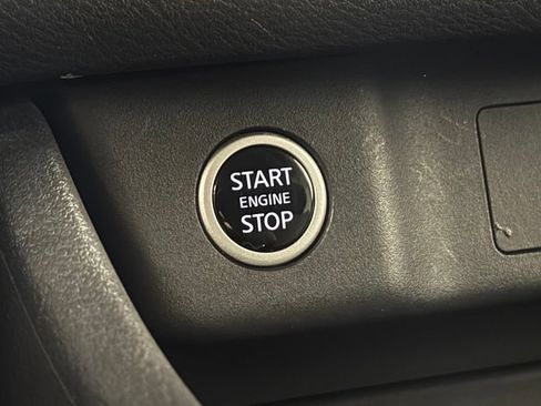 Used 2023 Nissan Rogue SV AWD/4WD image 22