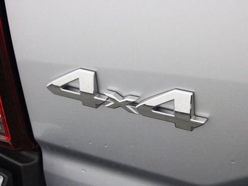 Used 2022 Toyota Tacoma SR5 w/ Technology Package image 39