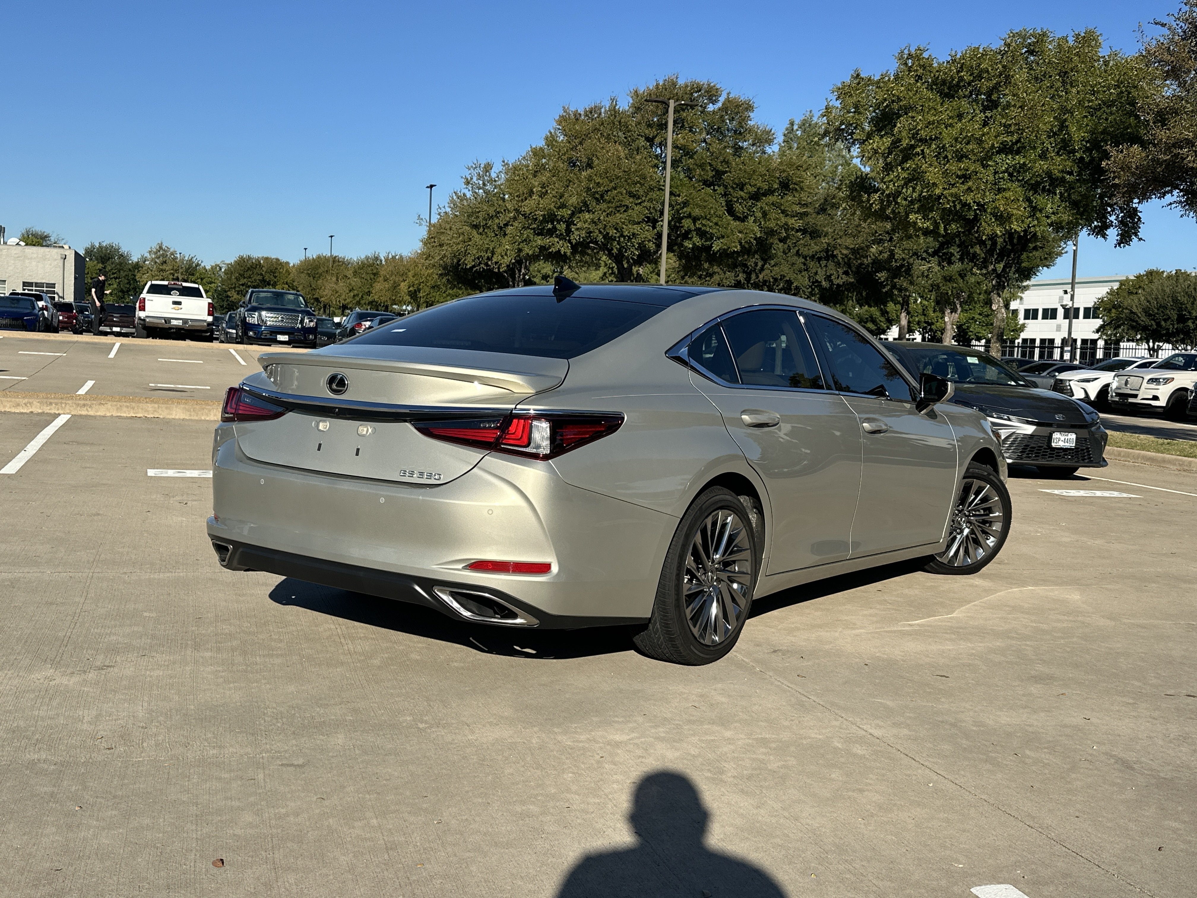 Used 2025 Lexus ES 350 Ultra Luxury w/ Accessory Package (Z2) FWD image 2