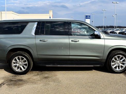 Used 2023 Chevrolet Suburban Premier image 2