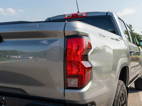 Used 2026 Chevrolet Colorado W/T w/ WT Custom Package RWD image 15