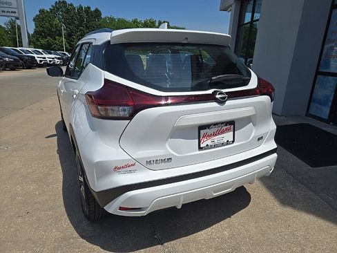 Used 2024 Nissan Kicks SR w/ SR Premium Package FWD image 9