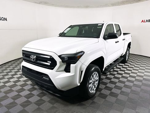 Used 2024 Toyota Tacoma SR image 7
