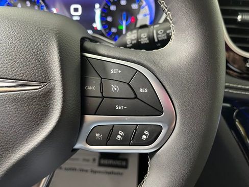 Used 2026 Chrysler Pacifica Select FWD image 21